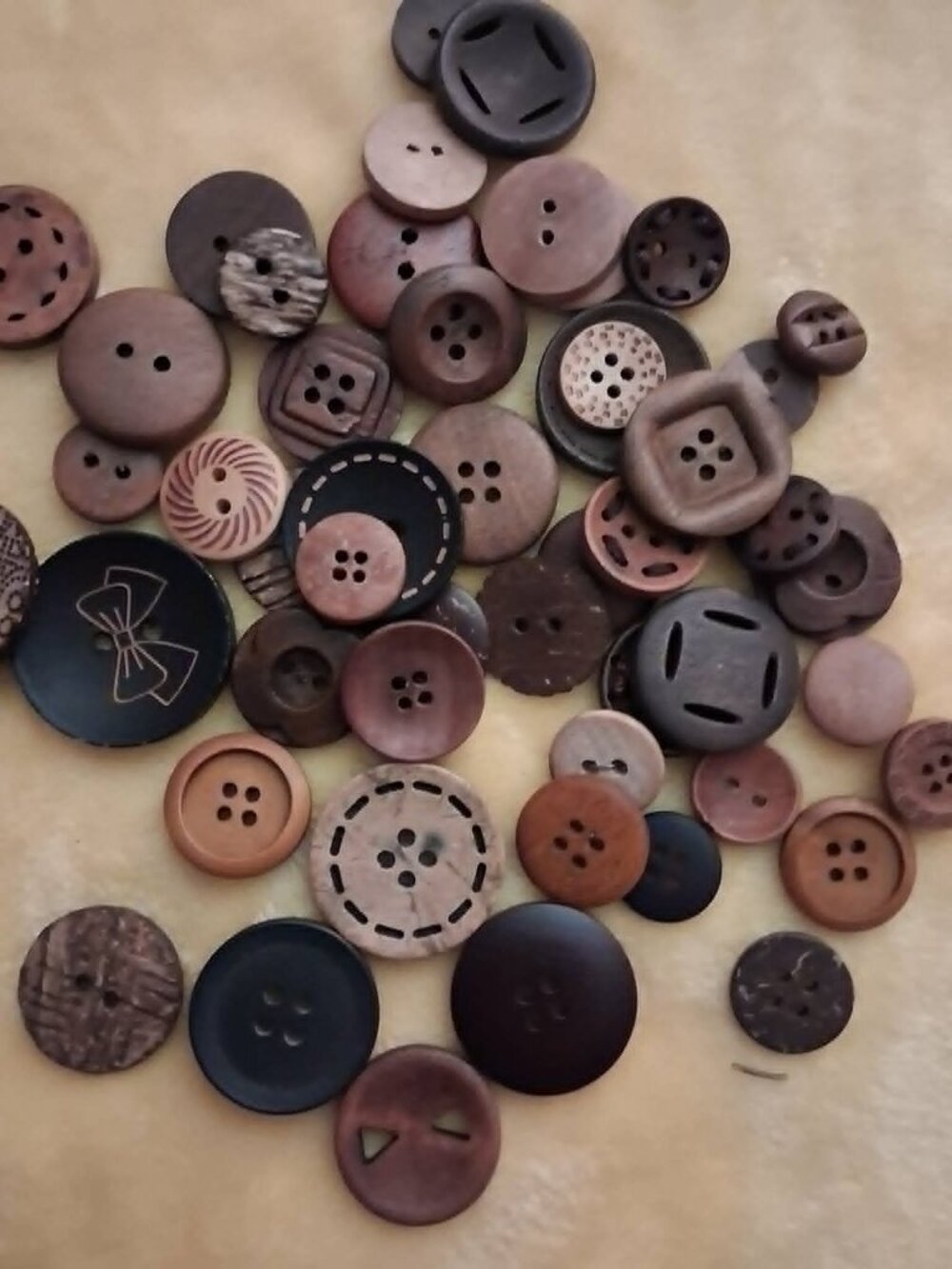 Buttons Bundle Wooden - Picture 2 of 2